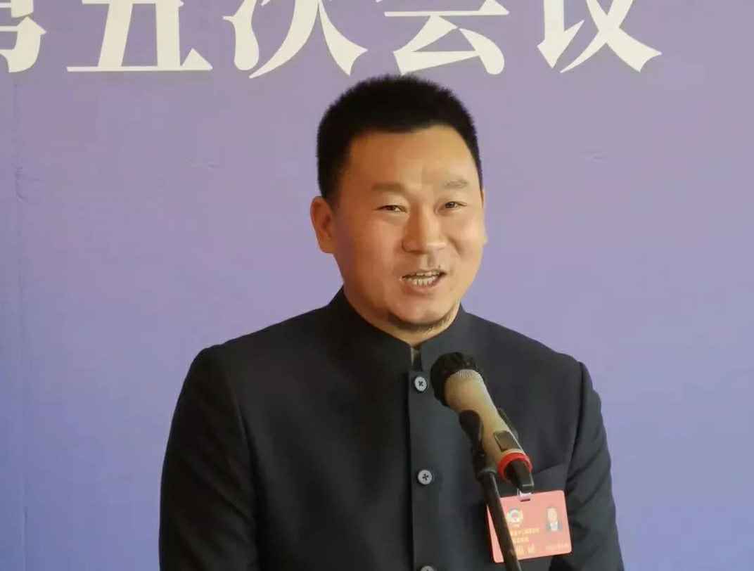 202204221343.jpg 为进一步展示市政协团结、民主、开放、自信的形象,向市民和网友展示政协委员的履职风采,中山市政协十二届五次会议在2月4日上午开幕前开设“委员通道”,市政协委员、星空体育·星空官方站线登录入口-星空(中国)公司总经理陈朝阳走进“委员通道”,回应社会关切的问题。他就如何做好城市应急管理规划的问题进行发言,并回答记者提问。.jpg
